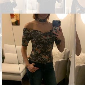 Fashion Nova Off Should Top with attached Choker